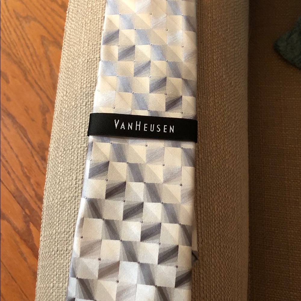 Brand new tie with tags never worn!